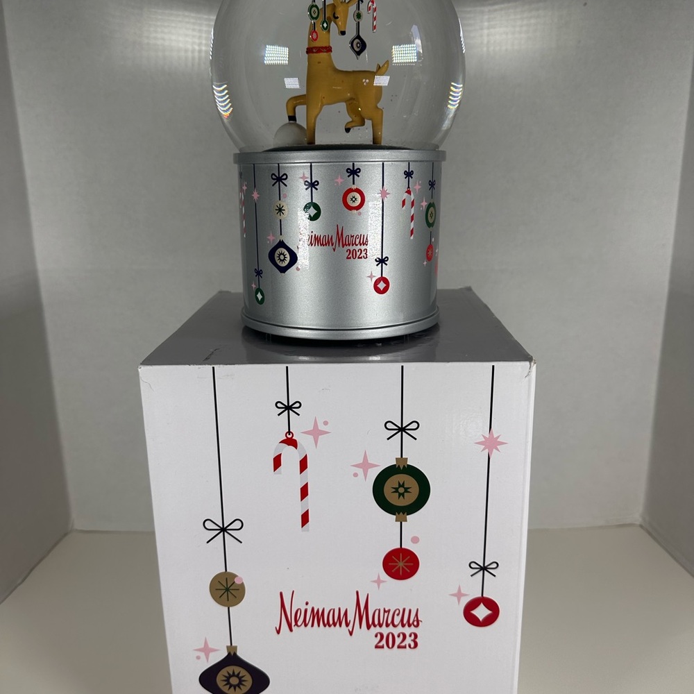 Neiman Marcus 2023 Holiday Rotating Reindeer Musical Snow Globe - Brand New